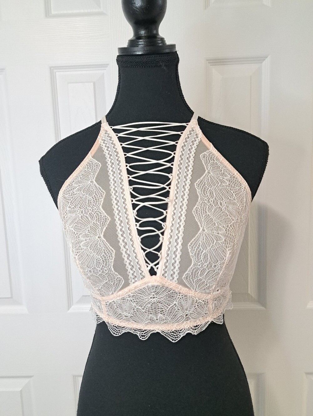 Victoria's Secret Lace Halter Bralette in Light Pink Sheer Size Medium Strappy